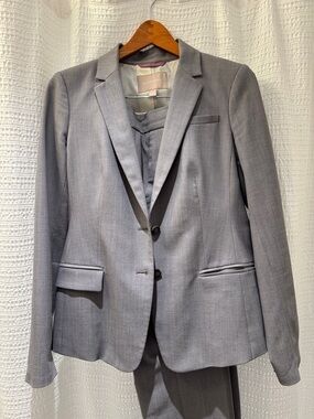 Banana Republic gray pant suit, jacket size 10, pants size 4. Great condition.